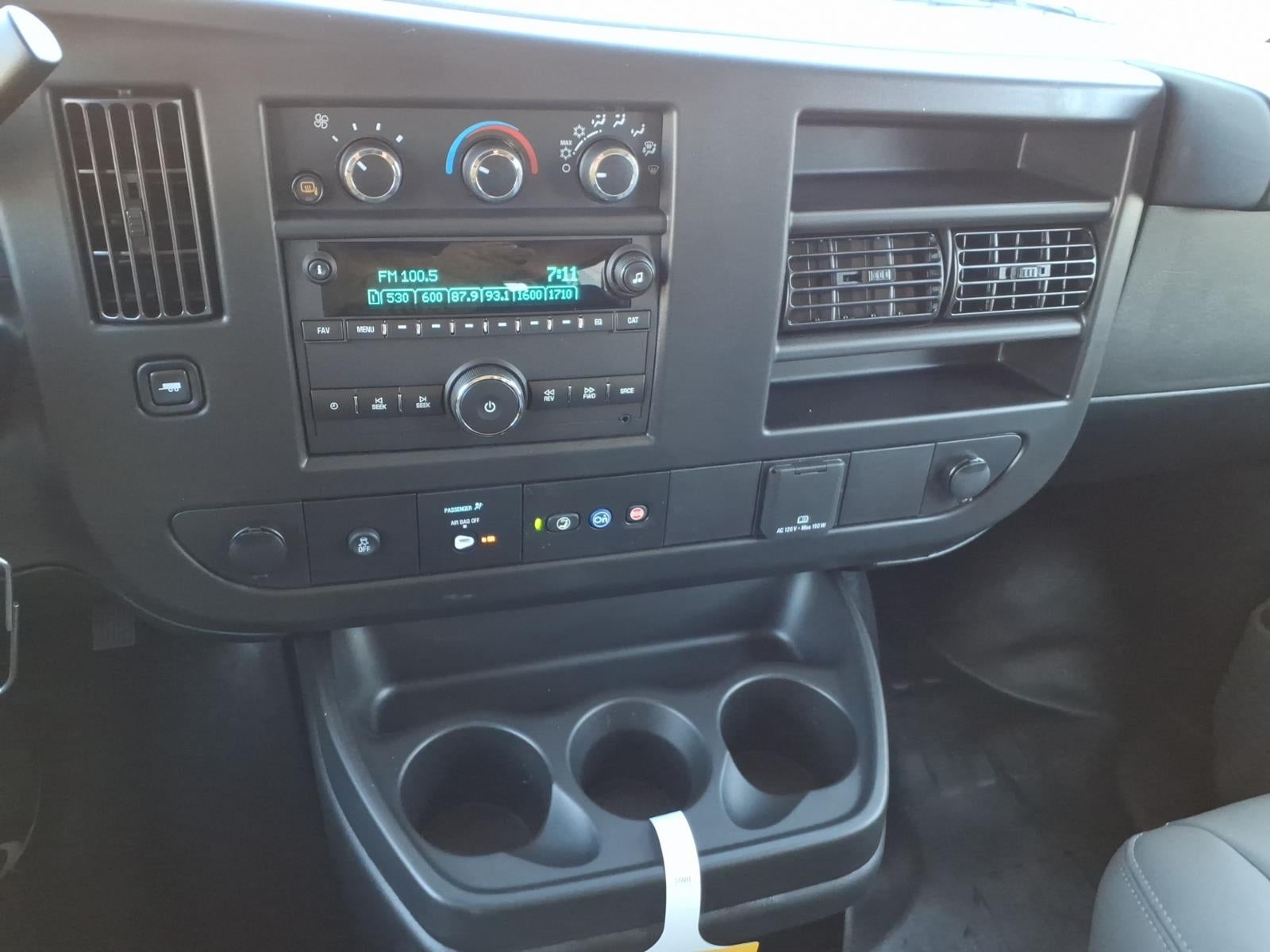 2025 Chevrolet Express Passenger 3500 1LS