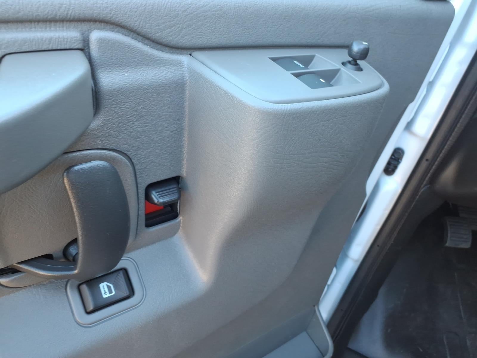 2025 Chevrolet Express Passenger 3500 1LS