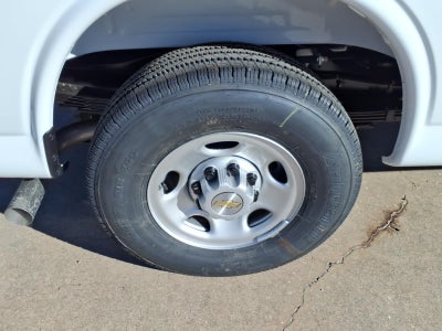 2025 Chevrolet Express Passenger 3500 1LS