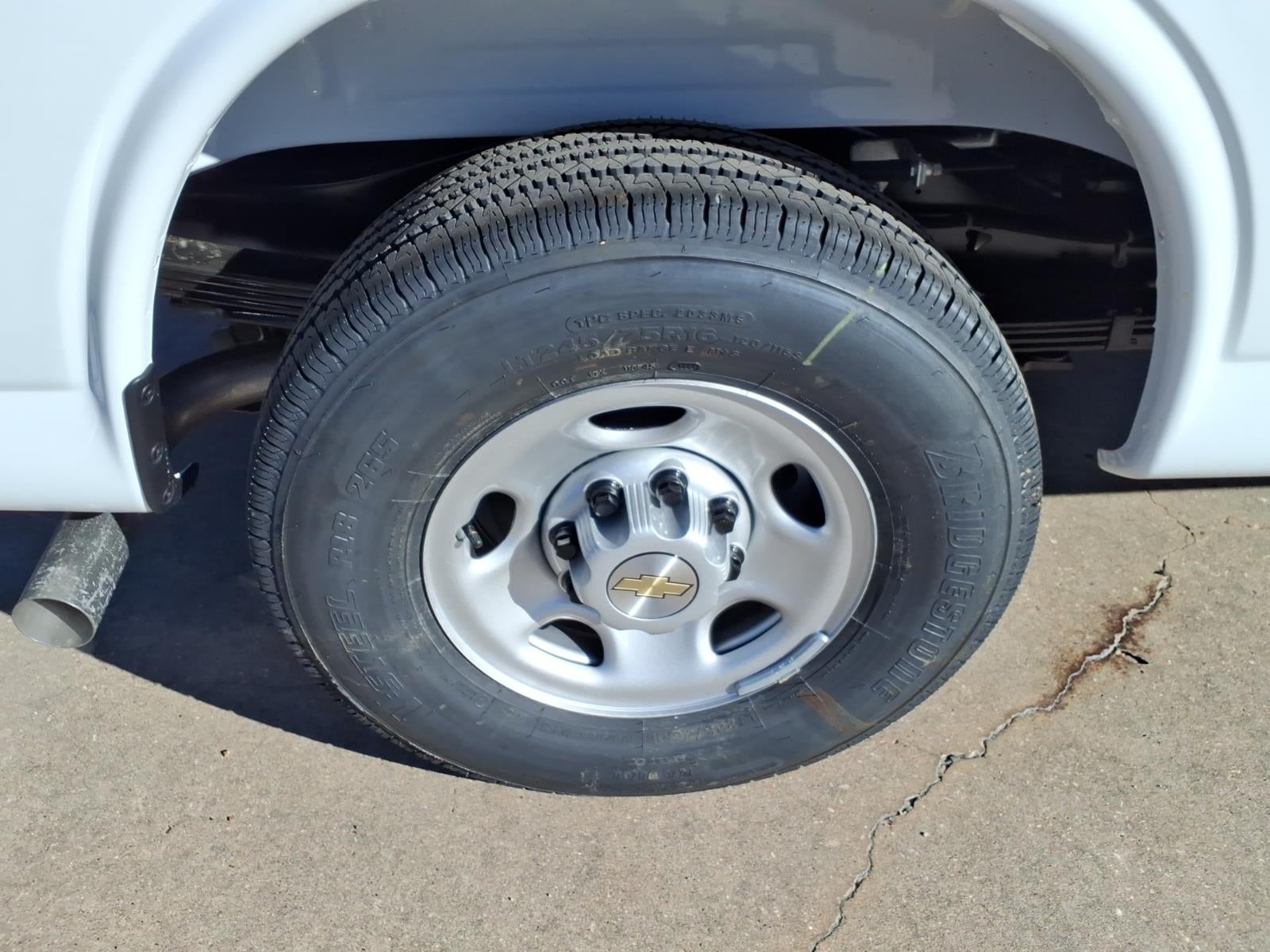 2025 Chevrolet Express Passenger 3500 1LS